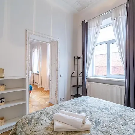 Little Paris In Laisves Al Kaunas